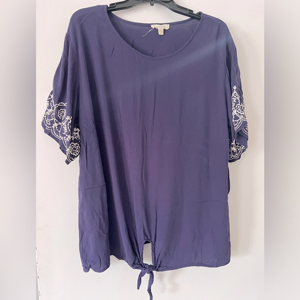 2X Loralette Navy and white top